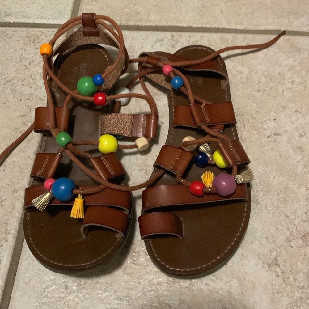 Women’s sandals with fun beads and tassels. Size 7.5